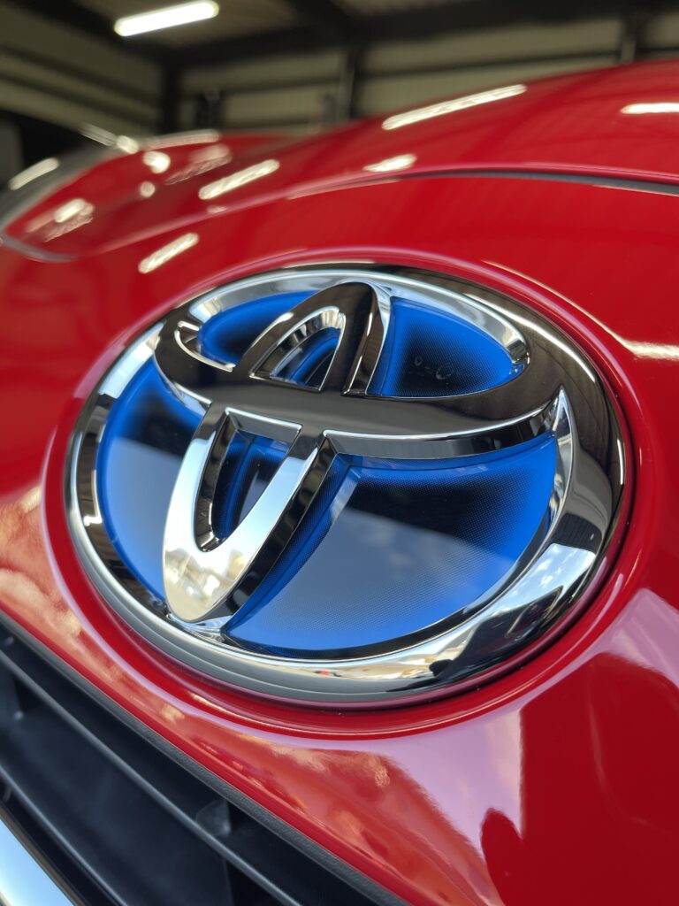 赤のTOYOTA AQUA！！