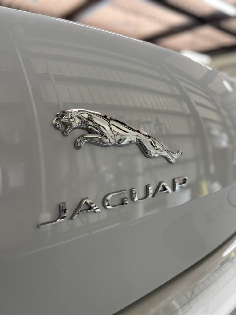 JAGUAR XJにセラミックコーティング