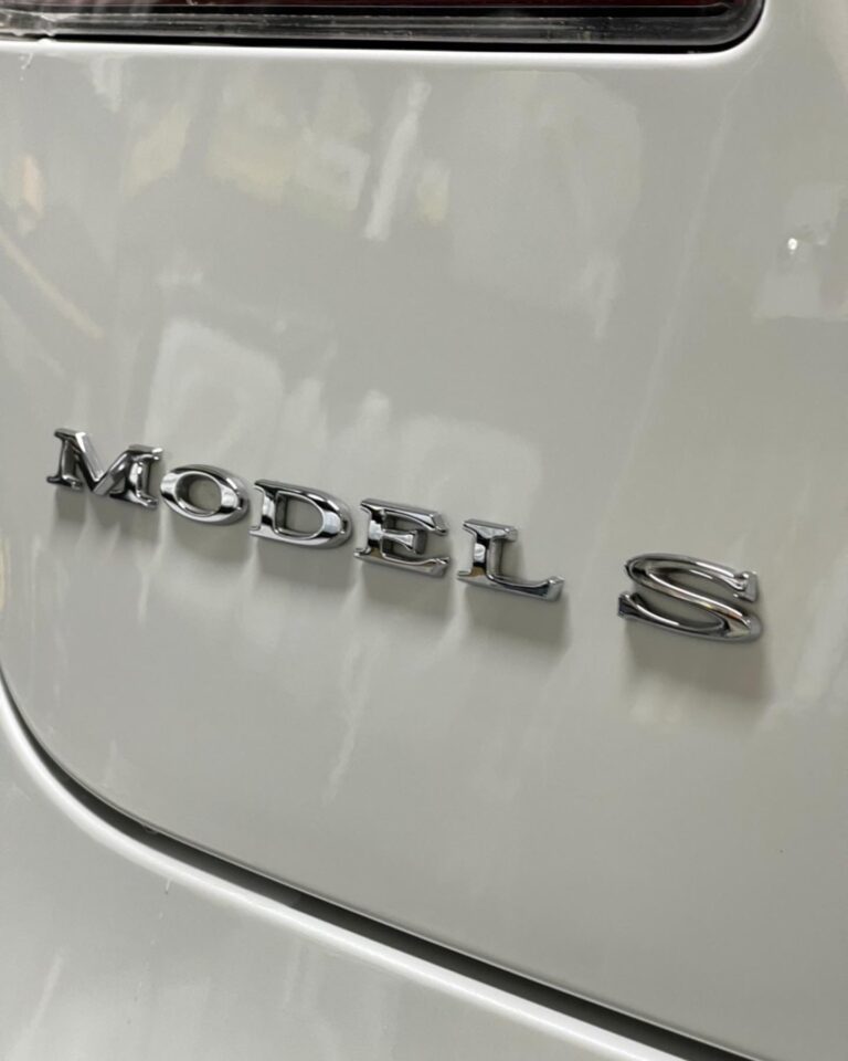 テスラ モデルSにウィンドウフィルム